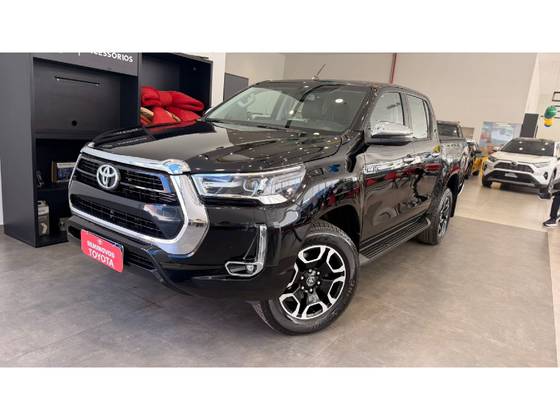 TOYOTA HILUX 2.8 D-4D TURBO DIESEL CD SRV 4X4 AUTOMÁTICO